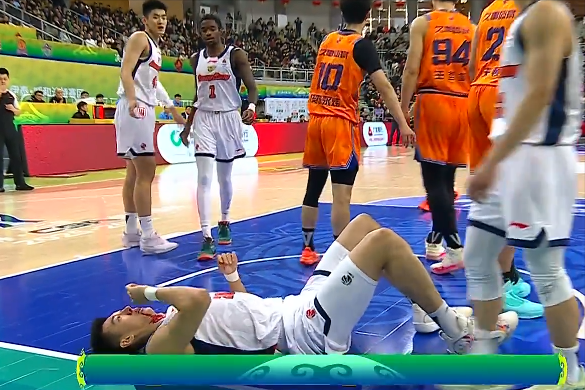 开云体育下载-王少杰血洒赛场，奎因37分广东队被淘汰，偰李永炜9助攻小将15分