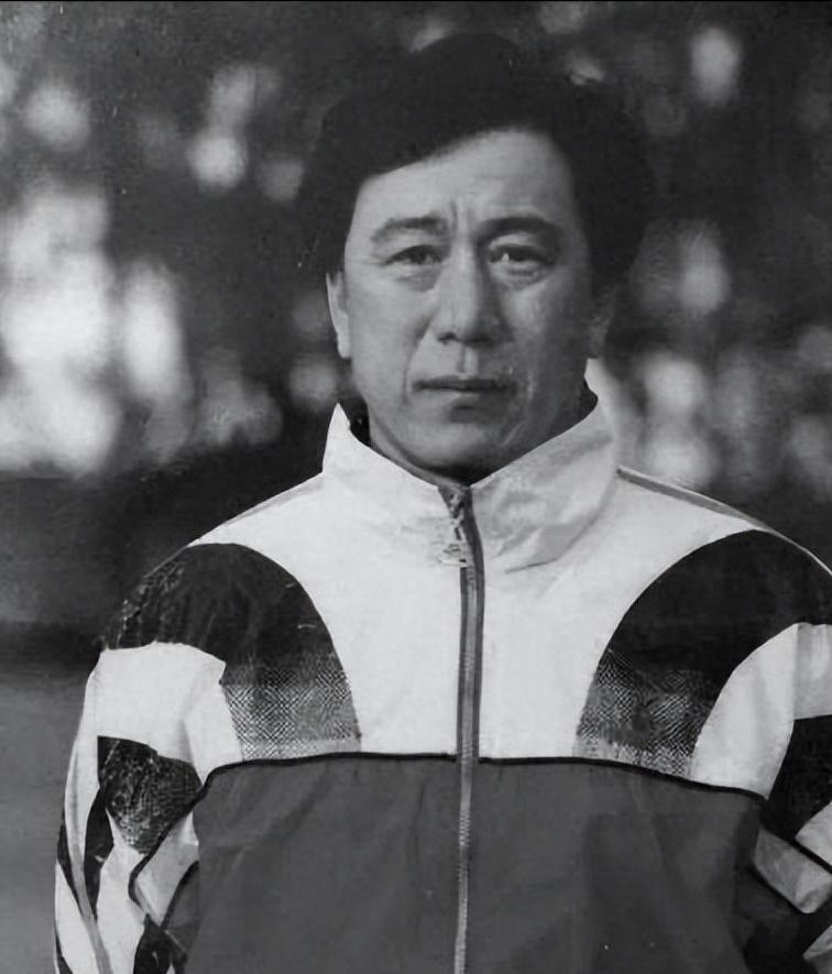 开云体育app-他是中国足球教父，徐根宝是他的徒弟，93岁精神矍铄，桃李满天下